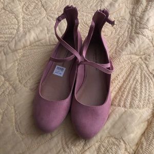 Pink flat shoes. New. Size 9